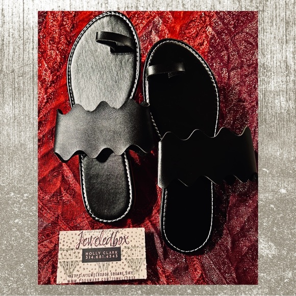 Toe Ring Slip On Sandal - Picture 5 of 8